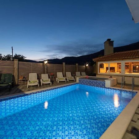 Holiday Home Chester With Heated Pool Каштела Экстерьер фото