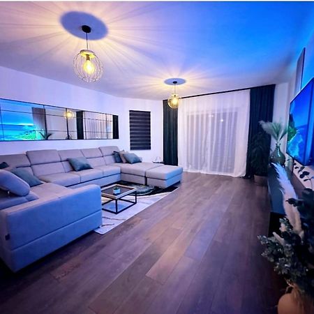 Holiday Home Chester With Heated Pool Каштела Экстерьер фото