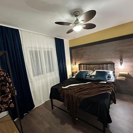 Holiday Home Chester With Heated Pool Каштела Экстерьер фото