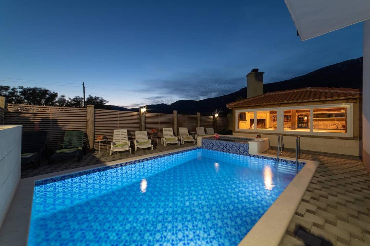 Holiday Home Chester With Heated Pool Каштела Экстерьер фото