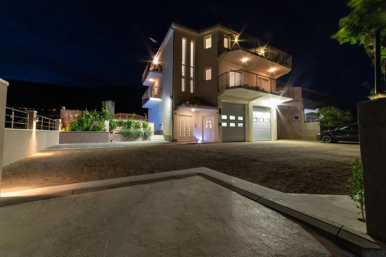 Holiday Home Chester With Heated Pool Каштела Экстерьер фото