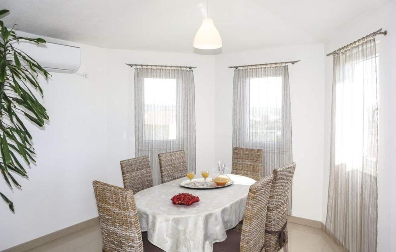 Holiday Home Chester With Heated Pool Каштела Экстерьер фото