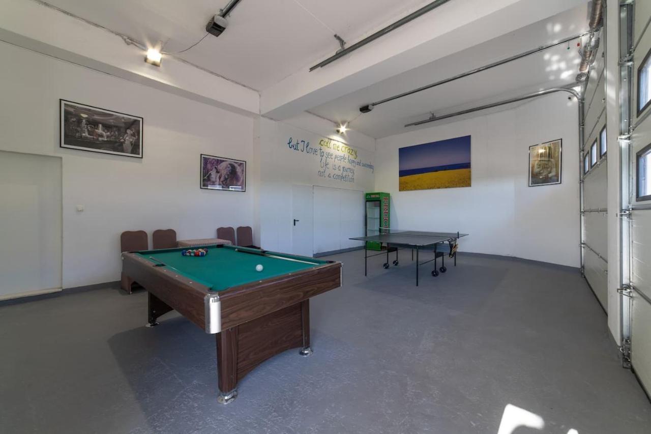 Holiday Home Chester With Heated Pool Каштела Экстерьер фото
