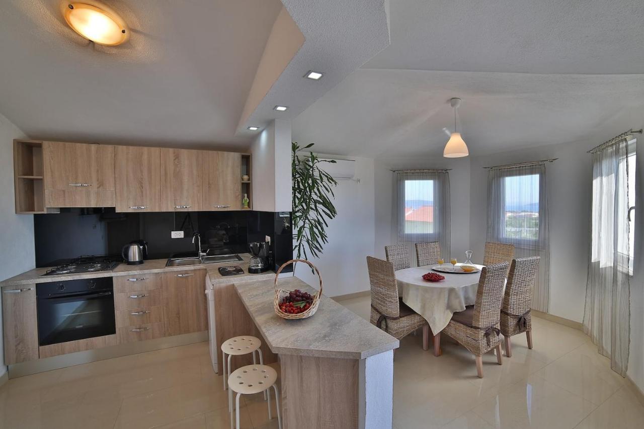 Holiday Home Chester With Heated Pool Каштела Экстерьер фото