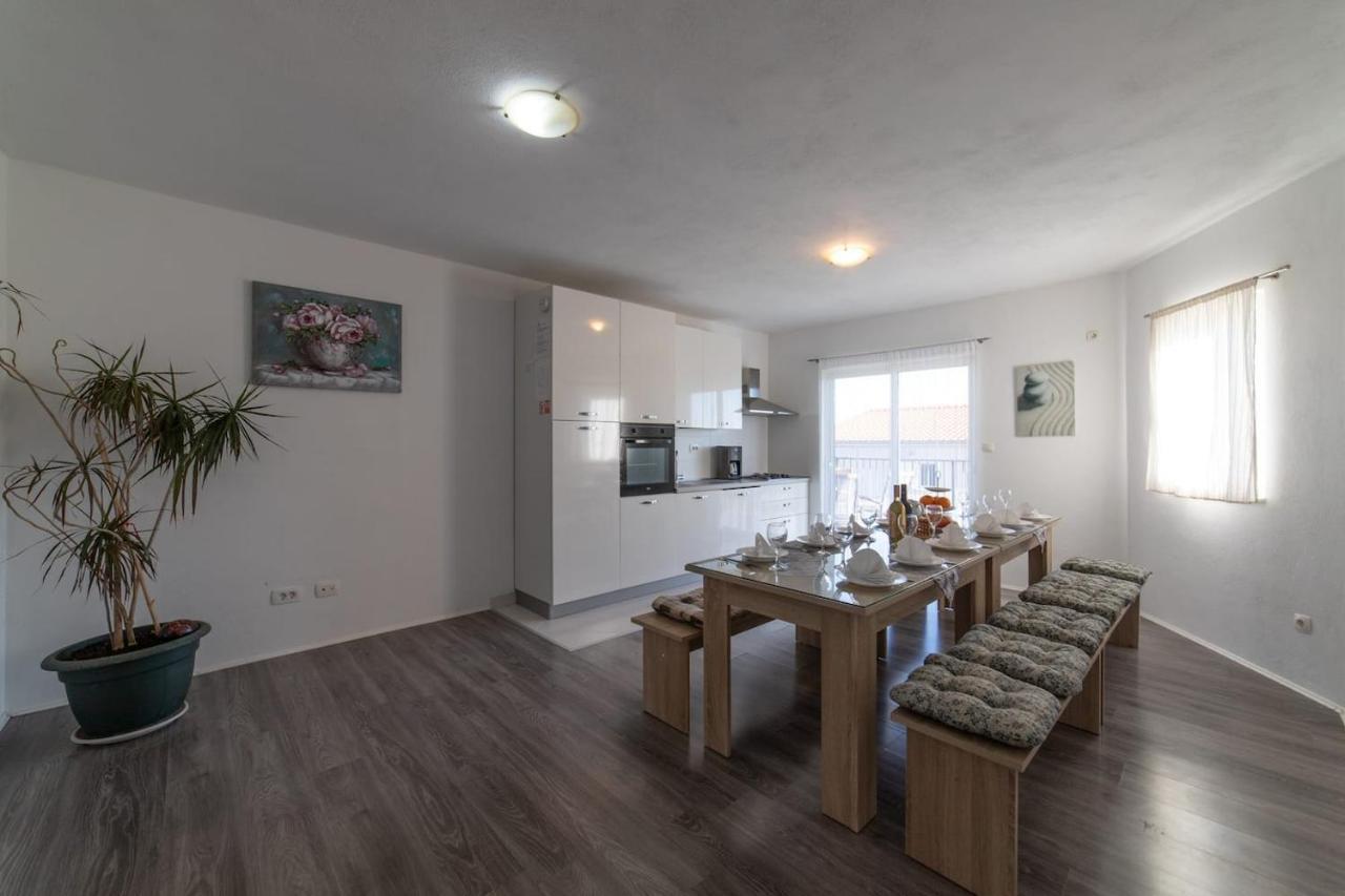 Holiday Home Chester With Heated Pool Каштела Экстерьер фото
