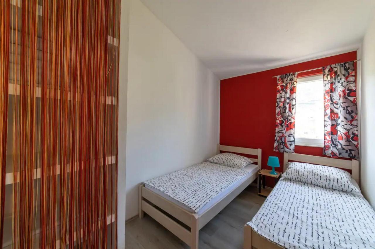 Holiday Home Chester With Heated Pool Каштела Экстерьер фото