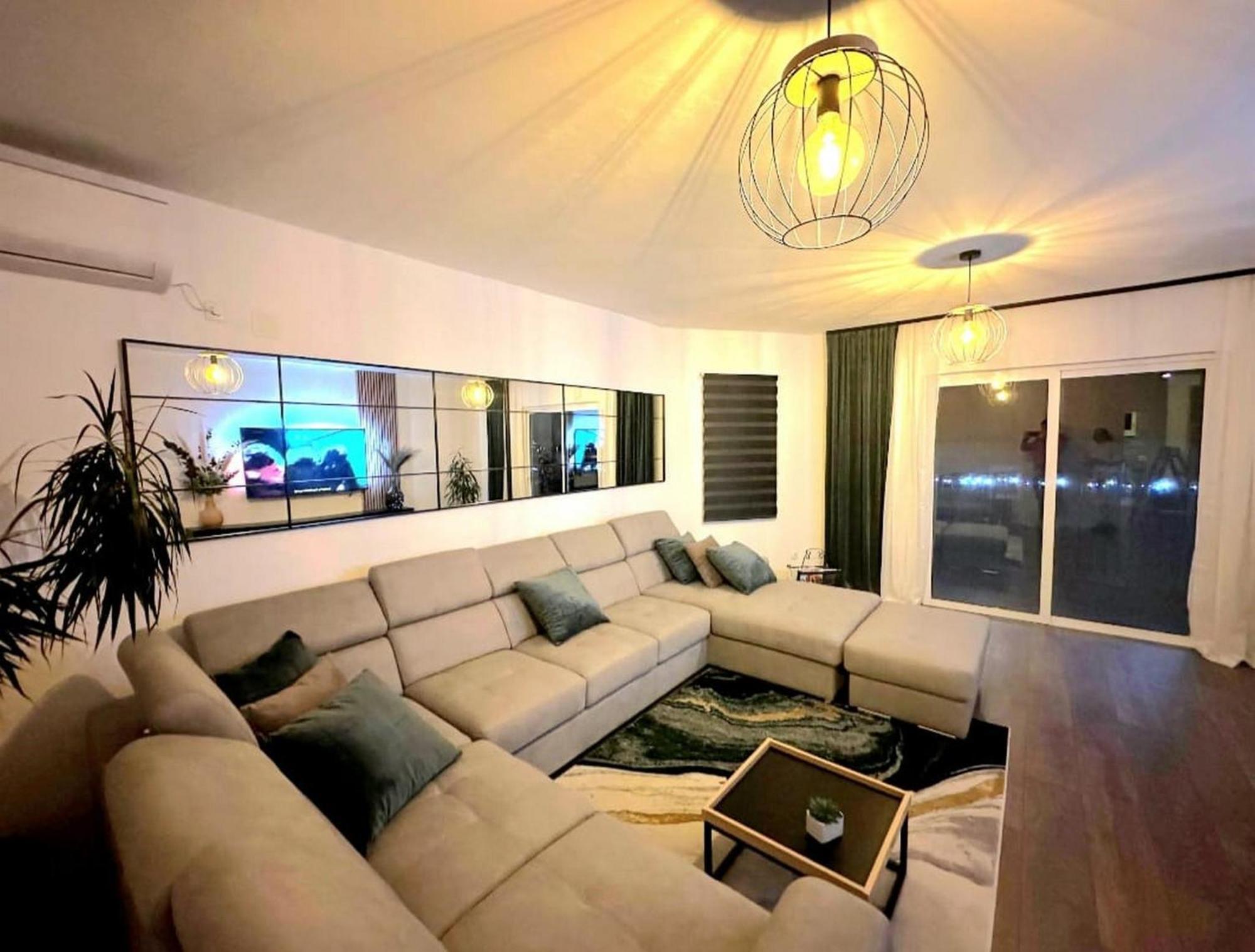 Holiday Home Chester With Heated Pool Каштела Экстерьер фото
