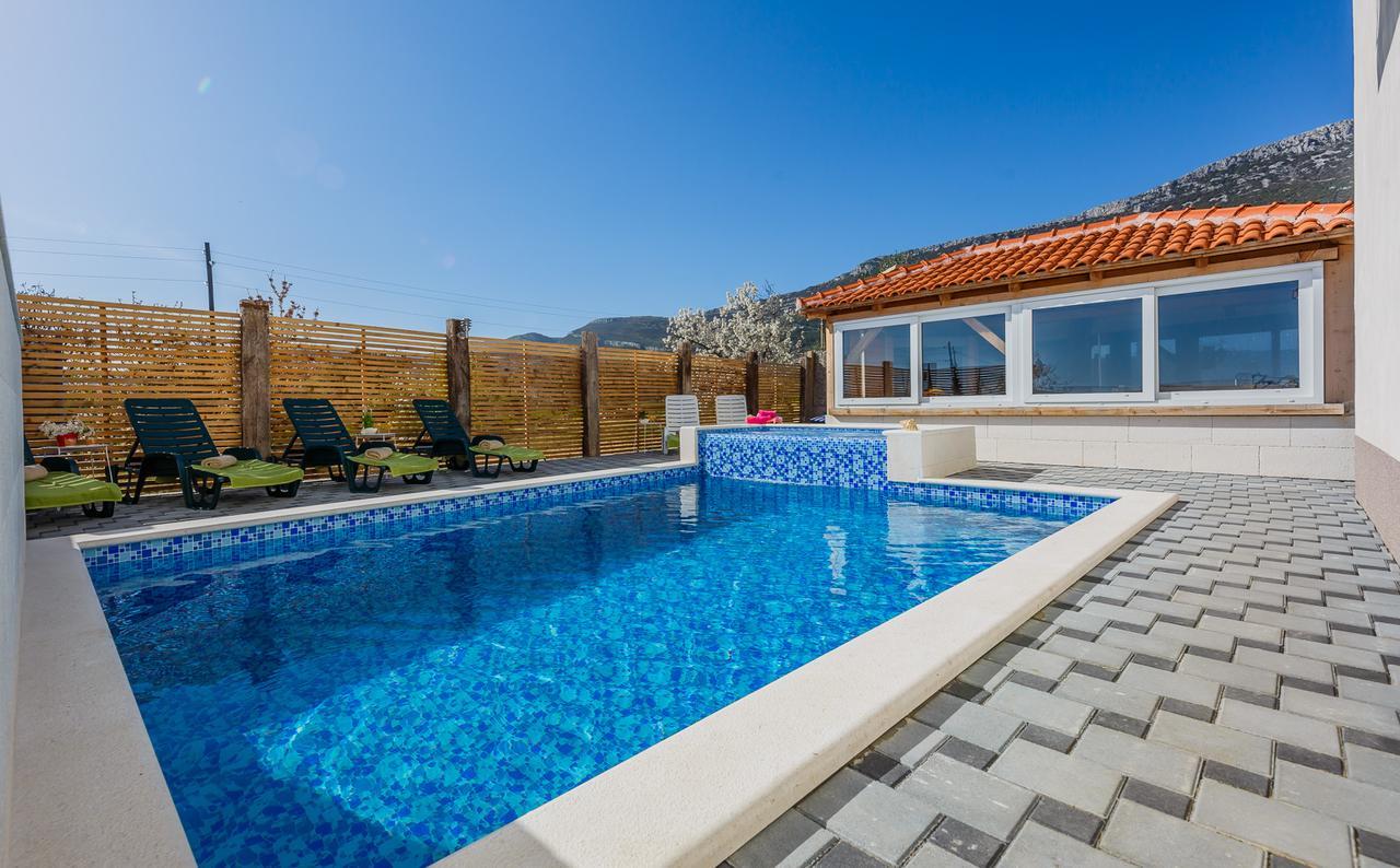 Holiday Home Chester With Heated Pool Каштела Экстерьер фото