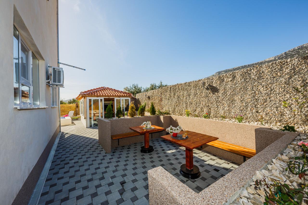 Holiday Home Chester With Heated Pool Каштела Экстерьер фото