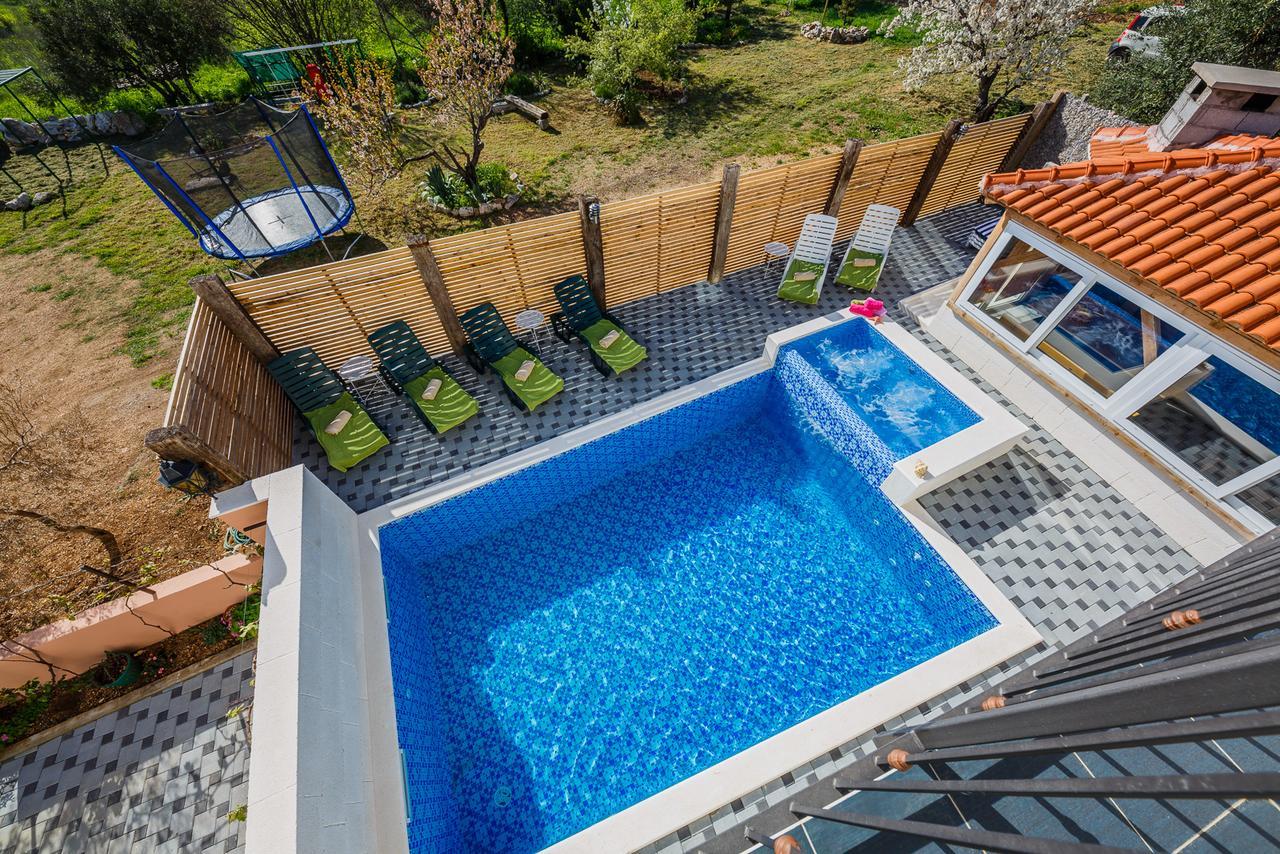 Holiday Home Chester With Heated Pool Каштела Экстерьер фото